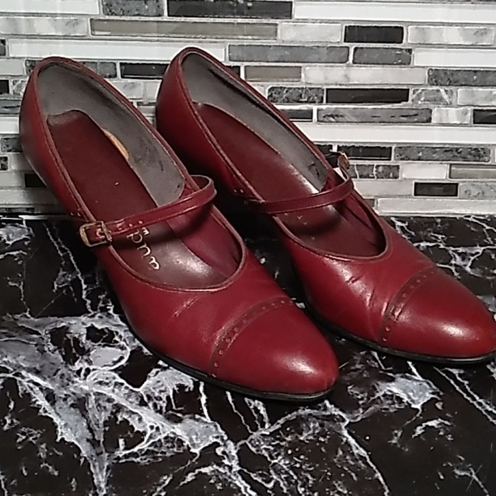 Vintage 1960s Auditions red heels 👠 9